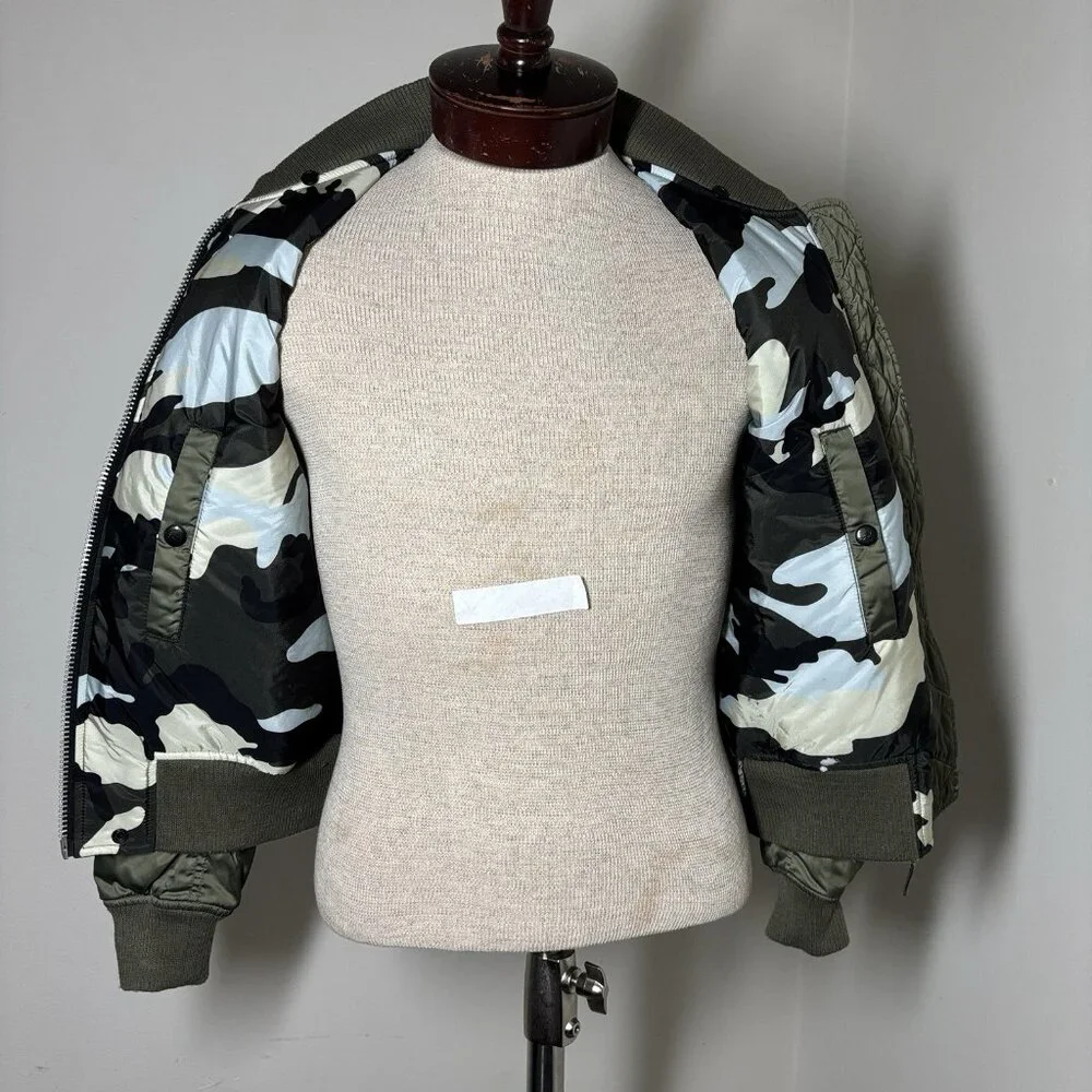 Sam zip up